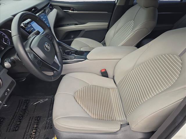 Used 2020 Toyota Camry SE w/ Convenience Package FWD image 15