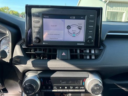 Used 2021 Toyota RAV4 LE image 20