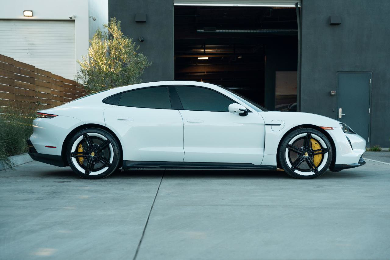 Used 2022 Porsche Taycan Turbo S AWD/4WD image 4