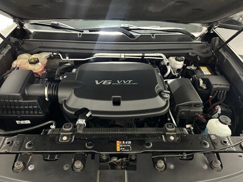 Used 2018 Chevrolet Colorado LT AWD/4WD image 11
