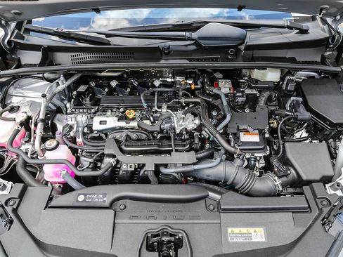 Used 2025 Toyota Prius LE FWD image 29