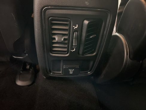 Used 2021 Jeep Grand Cherokee Laredo w/ Security & Convenience Group AWD/4WD image 19