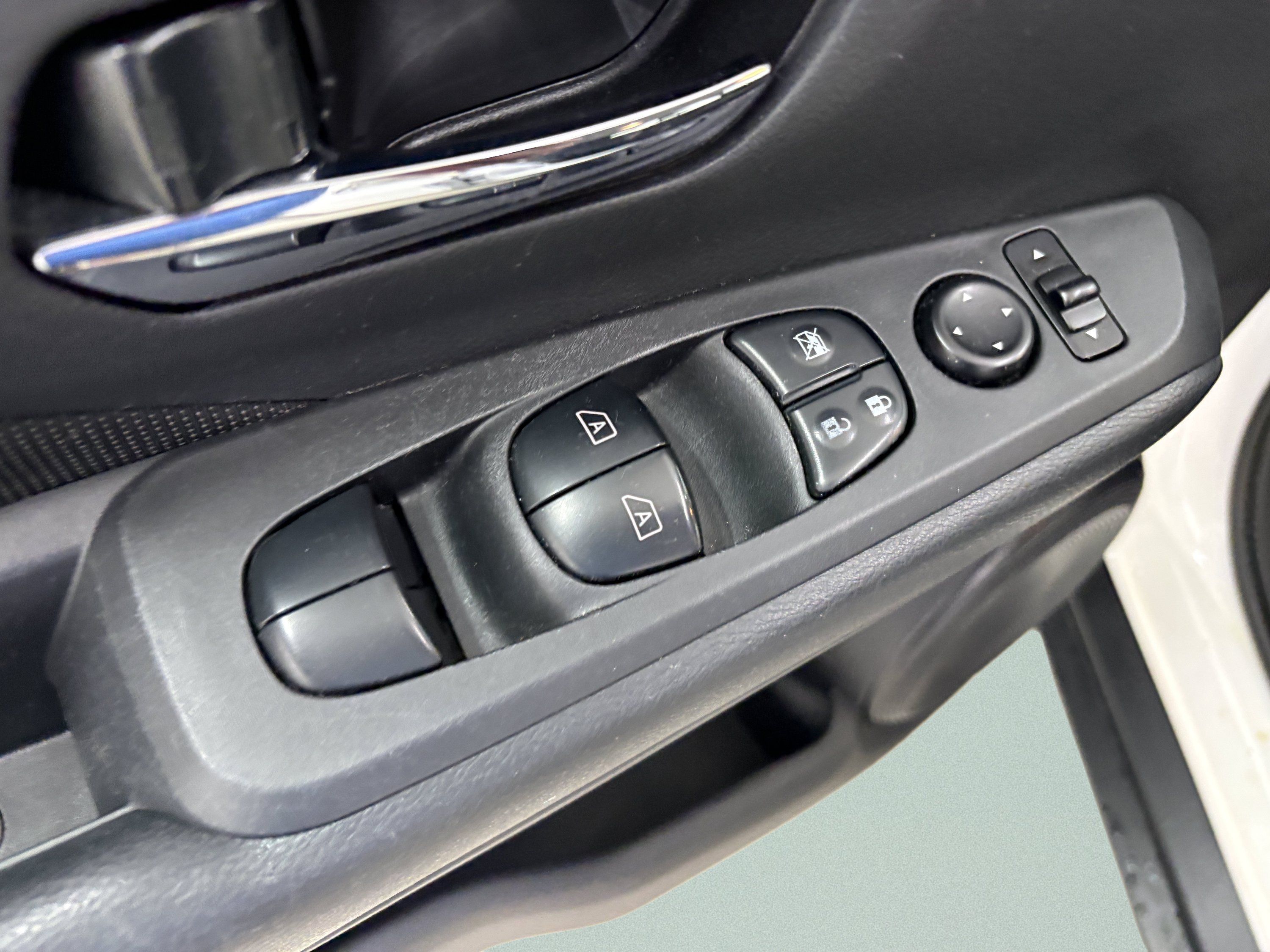 Used 2021 Nissan Kicks SV FWD image 23