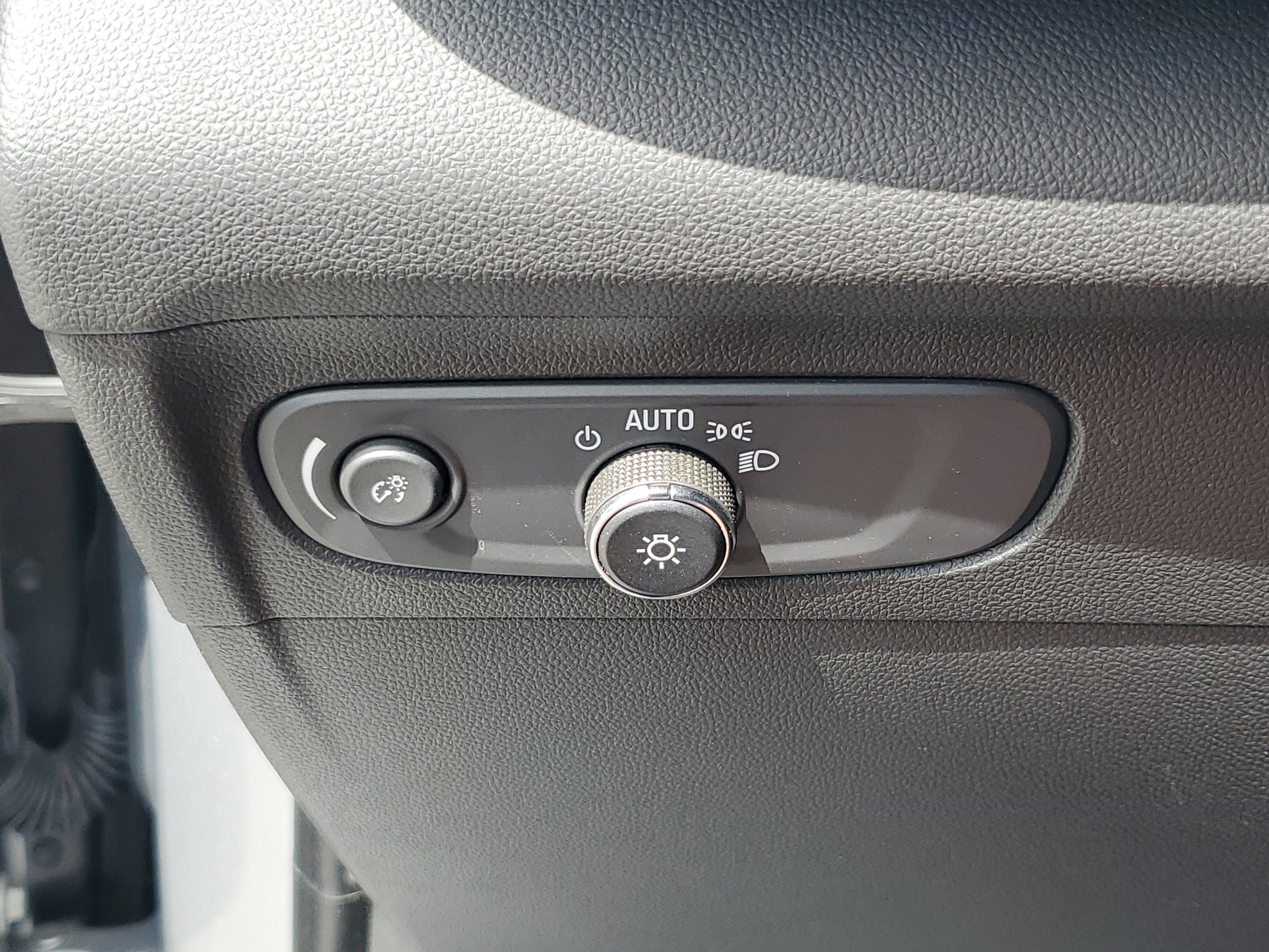 Used 2023 Buick Envision Essence FWD image 26
