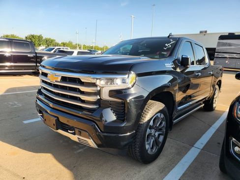 Used 2023 Chevrolet Silverado 1500 High Country w/ Technology Package AWD/4WD image 3