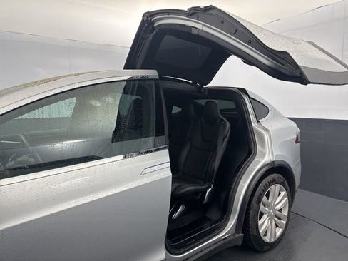Used 2016 Tesla Model X 90D image 28