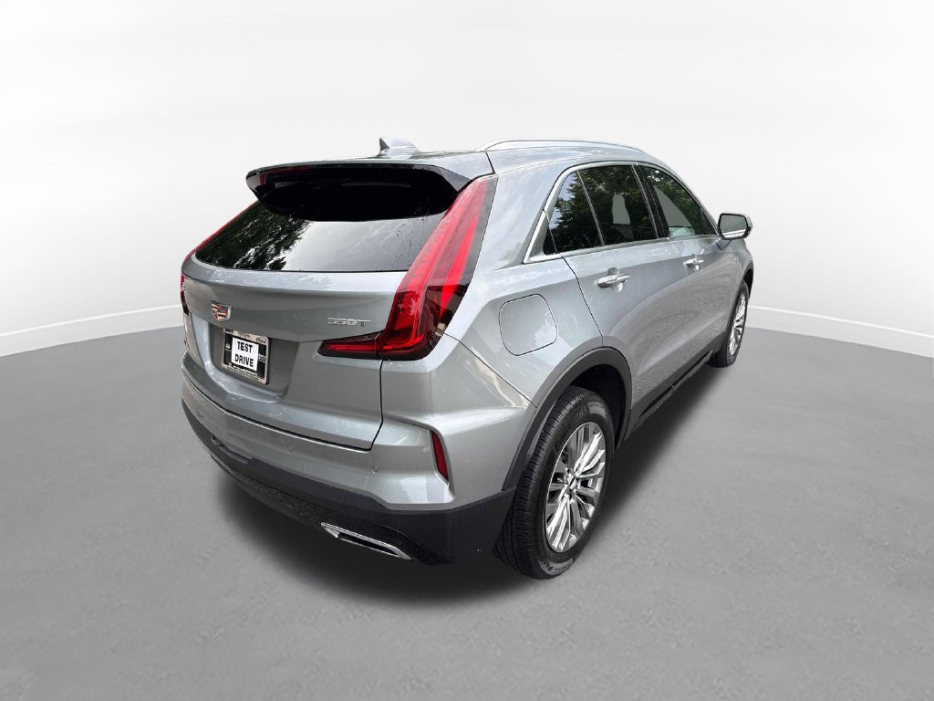 Used 2025 Cadillac XT4 Premium Luxury FWD image 6