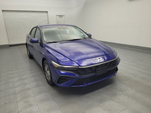 Used 2025 Hyundai Elantra SE FWD image 13