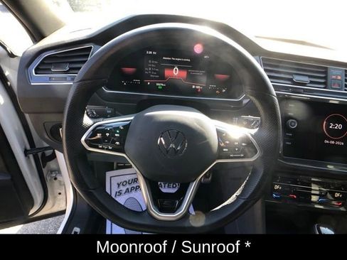 Used 2022 Volkswagen Tiguan SE R-Line image 15