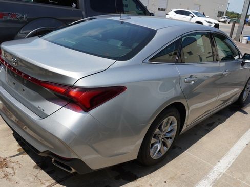 Used 2022 Toyota Avalon XLE FWD image 5