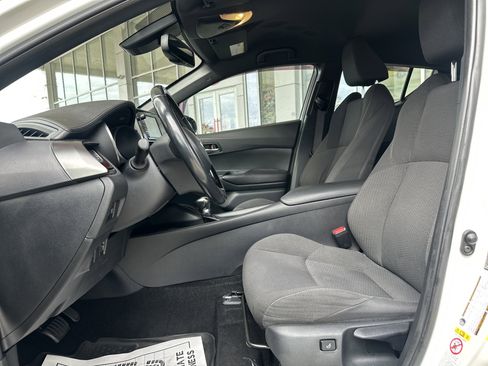Used 2018 Toyota C-HR XLE image 11