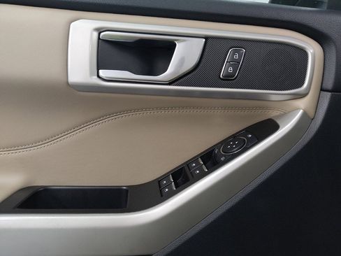 Used 2022 Ford Explorer XLT image 27