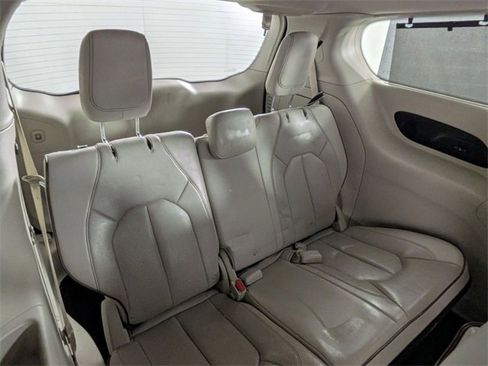 Used 2017 Chrysler Pacifica Limited w/ UConnect Theater Package image 30