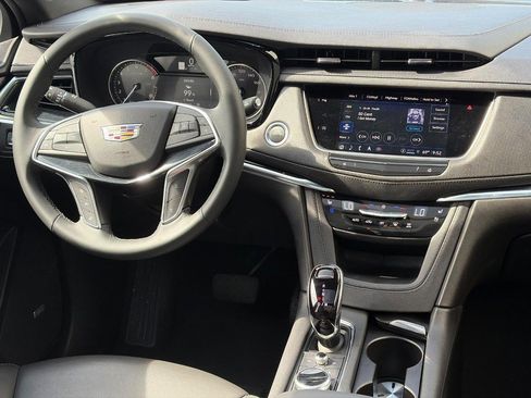 Used 2025 Cadillac XT5 Premium Luxury AWD/4WD image 10