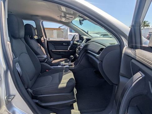 Used 2015 Chevrolet Traverse LT w/ Style and Technology Package FWD image 18