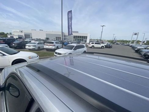 Used 2024 Volkswagen Atlas SE image 5