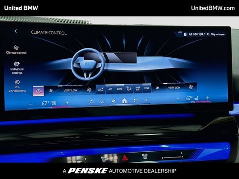 Used 2024 BMW 540i xDrive w/ Premium Package image 11