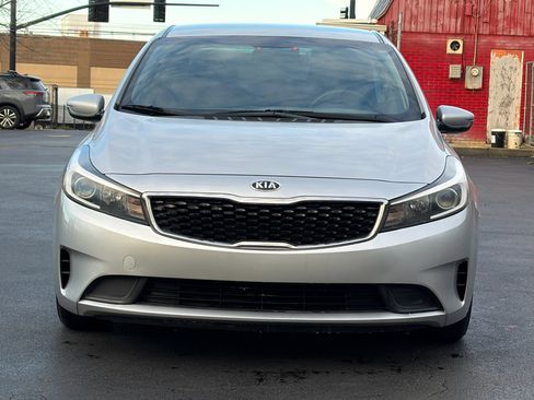 Used 2017 Kia Forte LX image 2