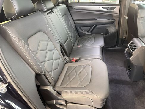 Used 2024 Volkswagen Atlas Cross Sport SE image 29