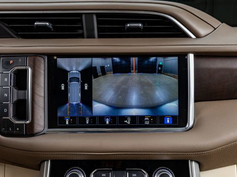 Used 2021 GMC Yukon Denali w/ Denali Premium Package image 27