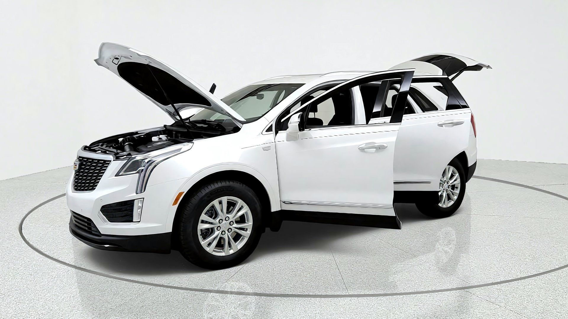 Certified 2024 Cadillac XT5 Luxury w/ LPO, Floor Liner Package AWD/4WD image 9