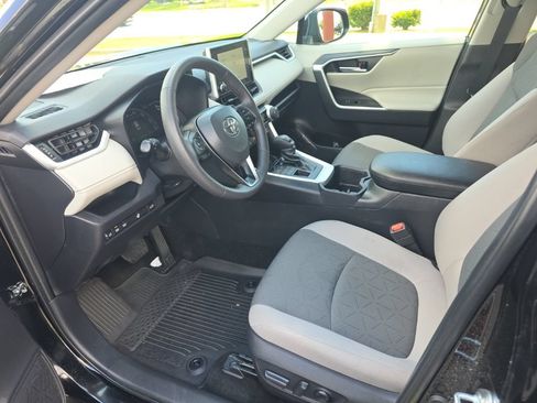 Certified 2025 Toyota RAV4 XLE w/ Convenience Package AWD/4WD image 9