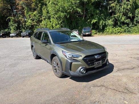Used 2023 Subaru Outback Onyx Edition AWD/4WD image 3