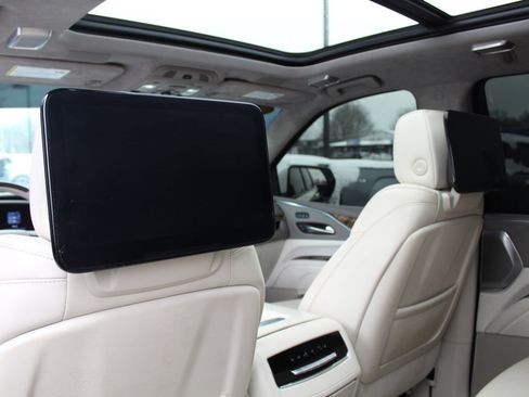 Used 2021 Cadillac Escalade Sport Platinum w/ Heavy-Duty Trailer Package image 23