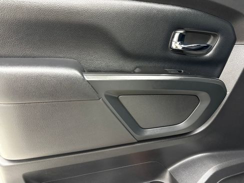 Used 2018 Nissan Titan SV w/ SV Convenience Package RWD image 39