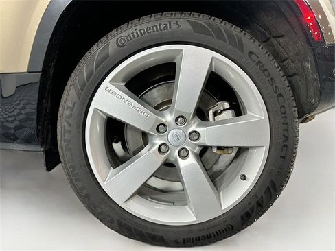 Used 2025 Land Rover Defender 110 X-Dynamic SE image 32