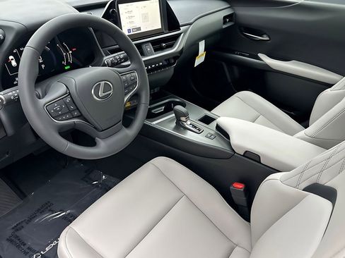 New 2025 Lexus UX 300h FWD image 4