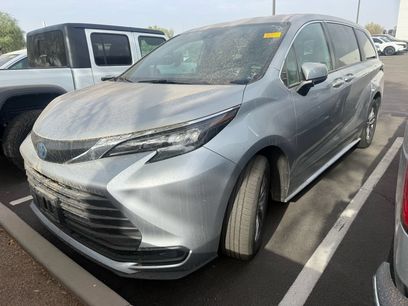 Used 2025 Toyota Sienna LE