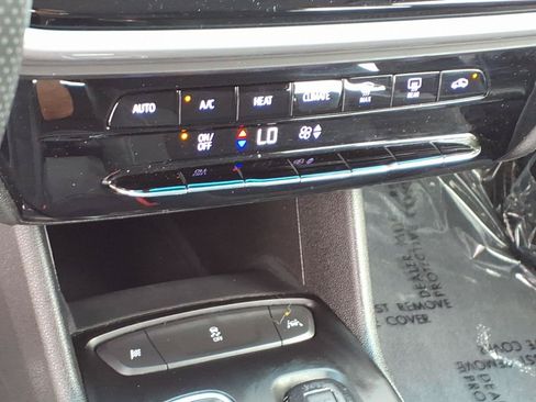 Used 2022 Chevrolet Bolt LT FWD image 30