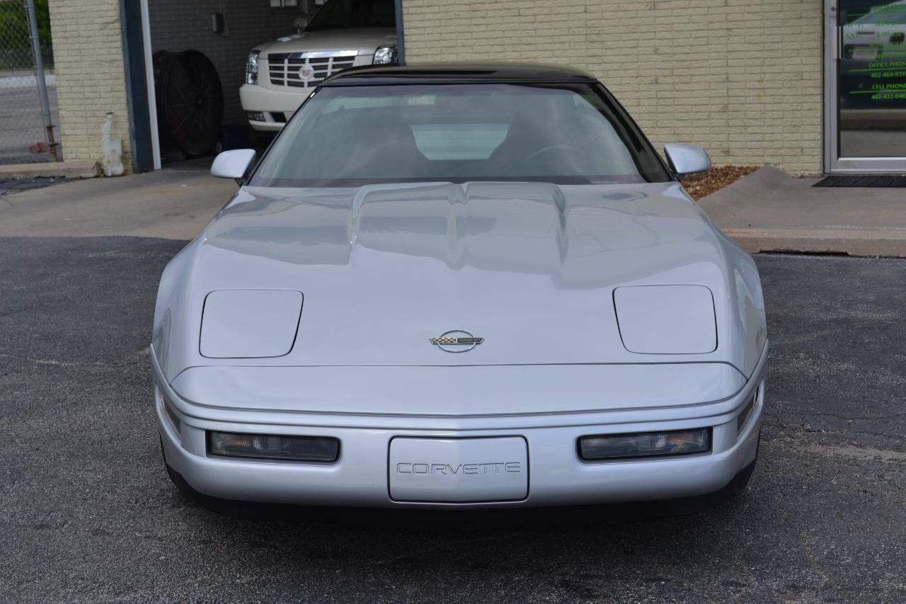Used 1996 Chevrolet Corvette Coupe RWD image 3