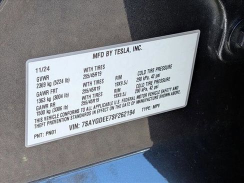Used 2025 Tesla Model Y Long Range AWD/4WD image 25