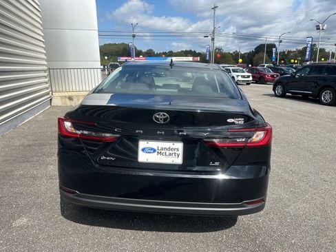 Used 2025 Toyota Camry LE image 4