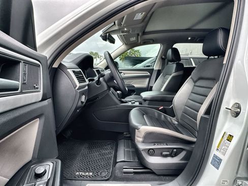 Used 2021 Volkswagen Atlas SEL Premium image 2