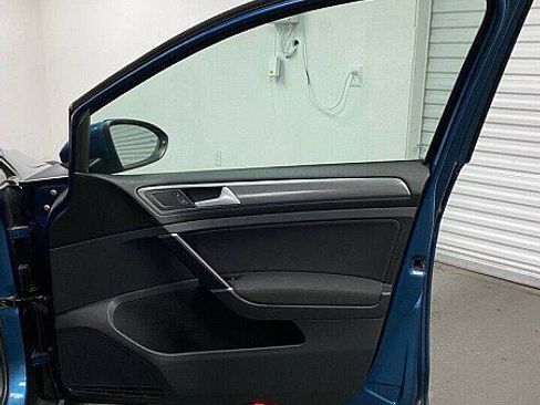 Used 2019 Volkswagen Golf SE image 17