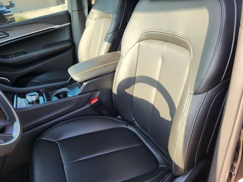 New 2025 Jeep Grand Cherokee L Limited w/ Black Appearance Package image 15