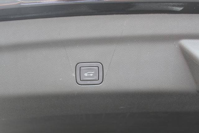 Used 2025 GMC Yukon Denali Ultimate w/ LPO, Floor Liner Package AWD/4WD image 7