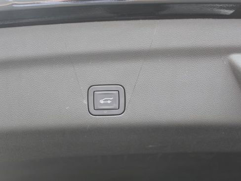 Used 2025 GMC Yukon Denali Ultimate w/ LPO, Floor Liner Package AWD/4WD image 7