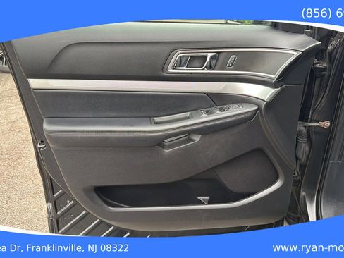 Used 2017 Ford Explorer XLT AWD/4WD image 16