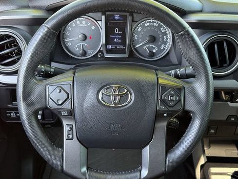 Used 2017 Toyota Tacoma TRD Sport w/ Tow Package RWD image 12