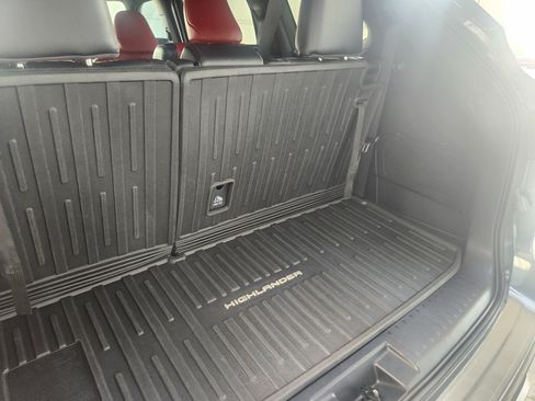 Used 2023 Toyota Highlander XSE AWD/4WD image 9
