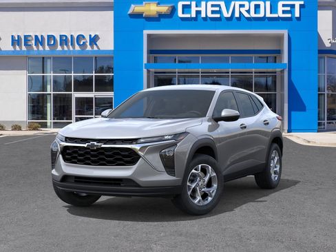 New 2026 Chevrolet Trax LS w/ LS Convenience Package FWD image 8