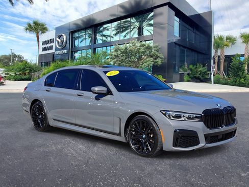 Used 2022 BMW 750i xDrive w/ Executive Package image 3