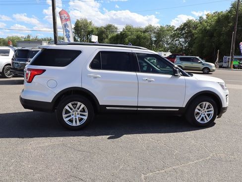 Used 2018 Ford Explorer XLT w/ Equipment Group 202A AWD/4WD image 8