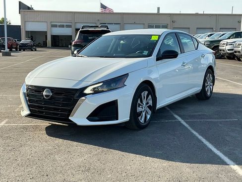 Used 2025 Nissan Altima 2.5 S image 3