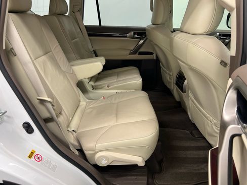 Used 2018 Lexus GX 460 Premium image 17