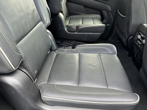 Used 2021 GMC Yukon XL SLT w/ SLT Premium Package image 16